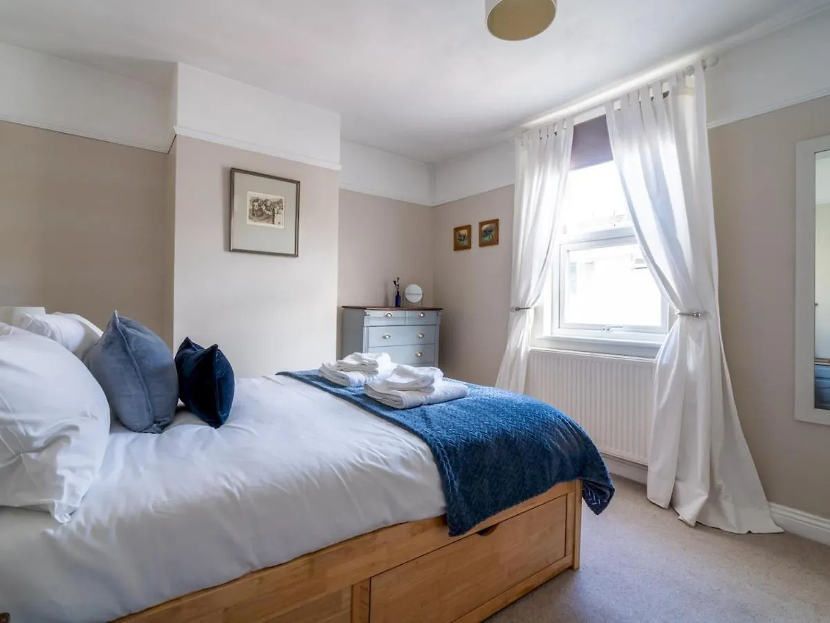 Pass The Keys Bath Road Retreat 2 Bedrooms With Garden Cheltenham Holiday home