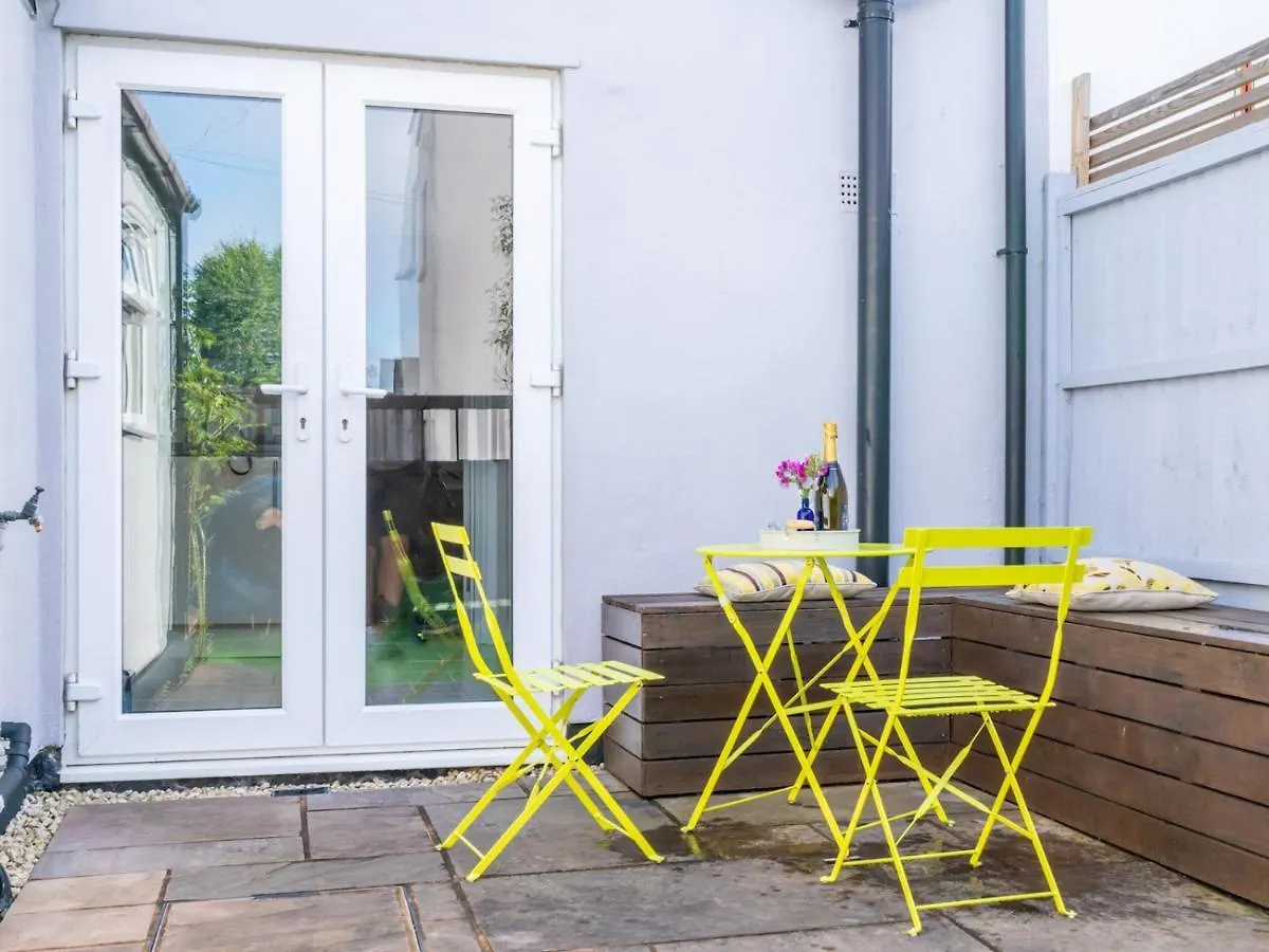 Pass The Keys Bath Road Retreat 2 Bedrooms With Garden Cheltenham United Kingdom