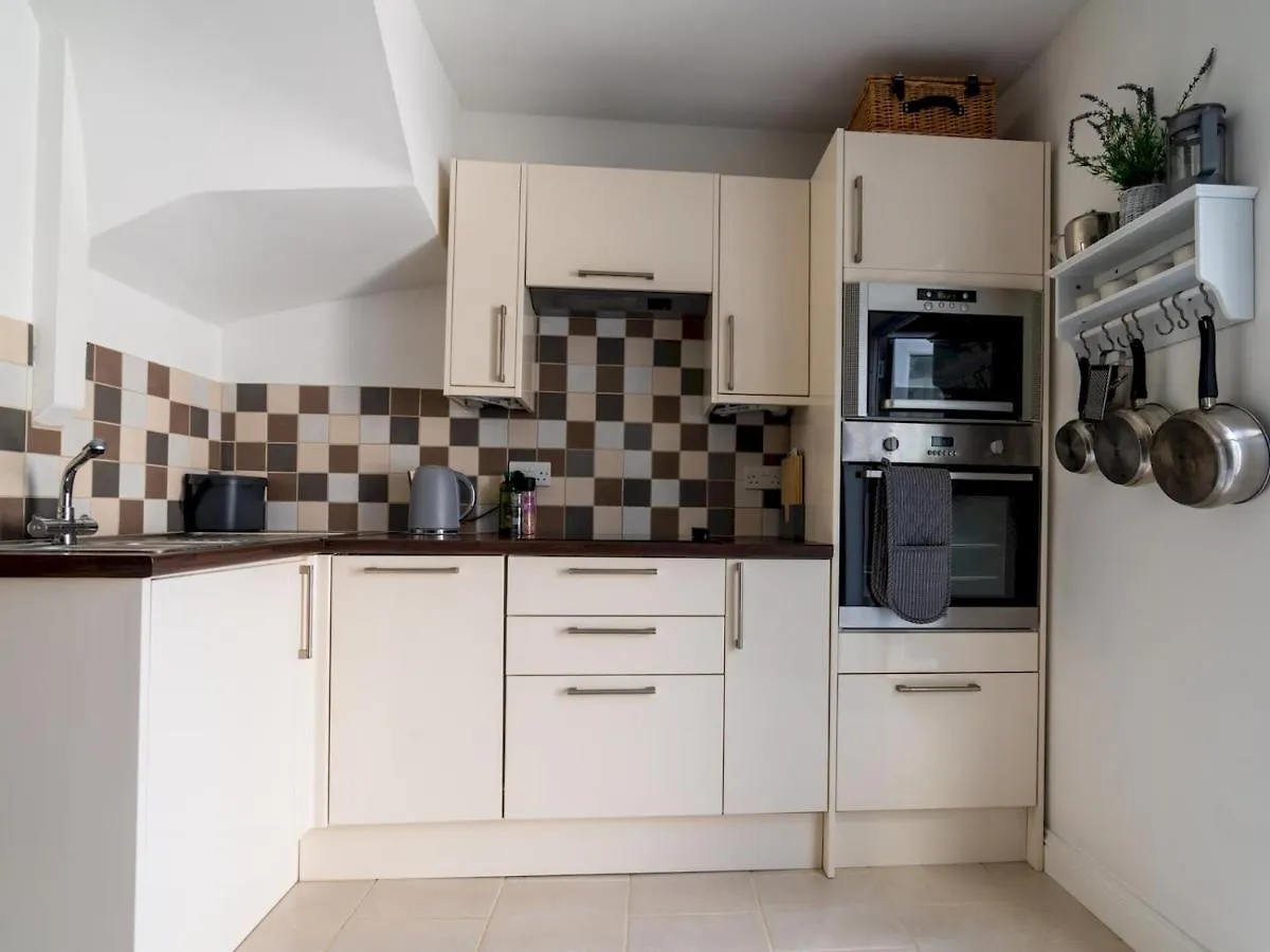 Pass The Keys Bath Road Retreat 2 Bedrooms With Garden Cheltenham Holiday home